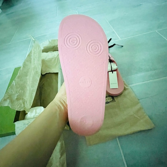 New authentic Gucci rubber slides. Size 8. Made in Italy. Rose- pink. - Picture 4 of 7